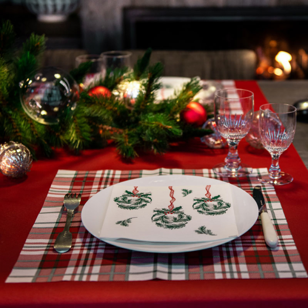 Paviot Boule de Sapin, weiß mit Wanderer Motiv Druck Weihnachtskugel aus Tannenzweigen, rot-grün, style